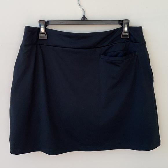 Nike Women's Black Dri-Fit Skort - Picture 2 of 4